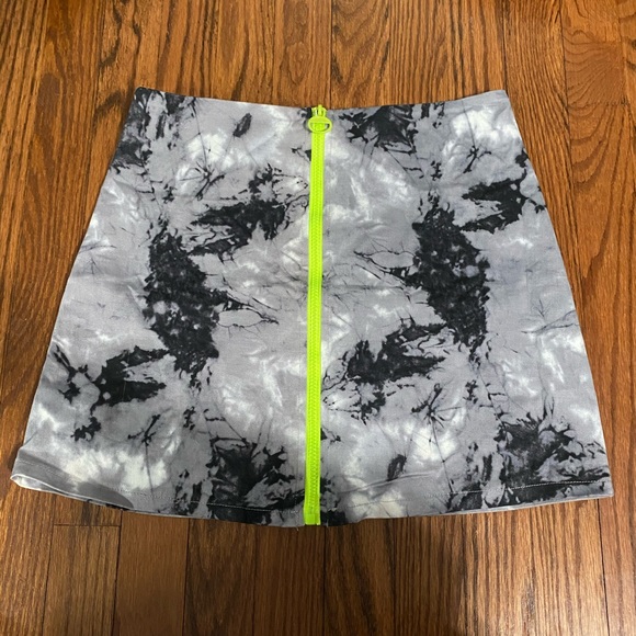 Black Tie dye skirt and neon zipper mini skirt - Picture 3 of 3